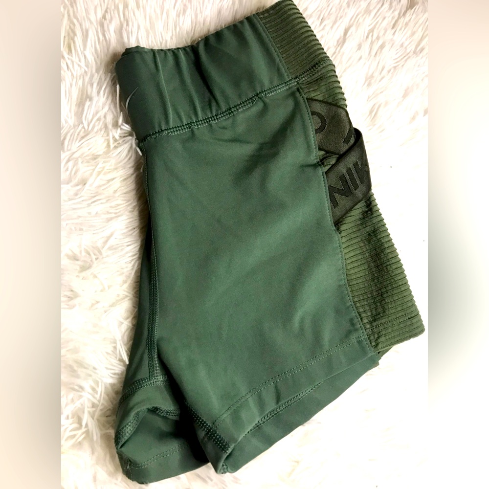 NIKE SHORTS - Picture 4 of 5
